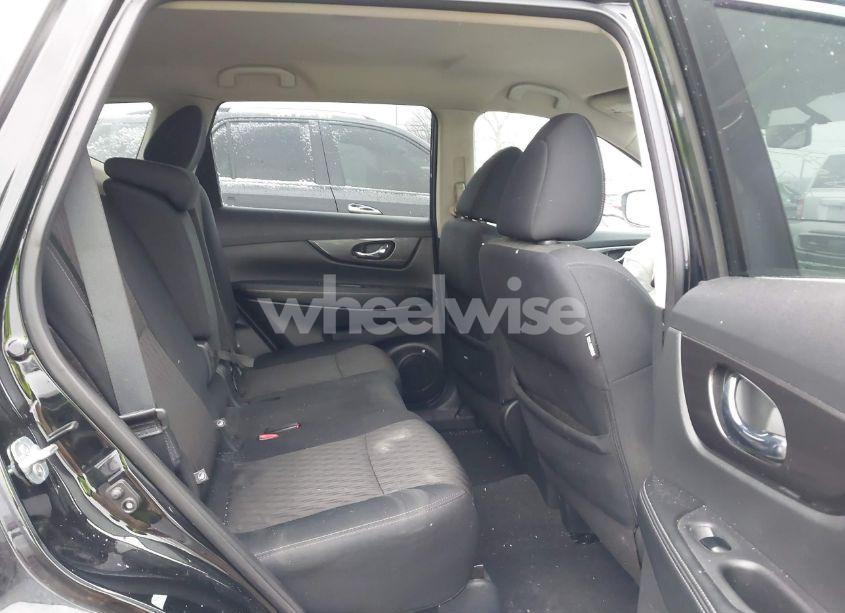 Photo 8 of 2018 Nissan Rogue SV (VIN 5N1AT2MT6JC837813)