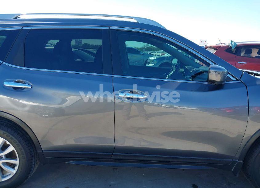 Photo 14 of 2018 Nissan Rogue SV (VIN 5N1AT2MT6JC852165)