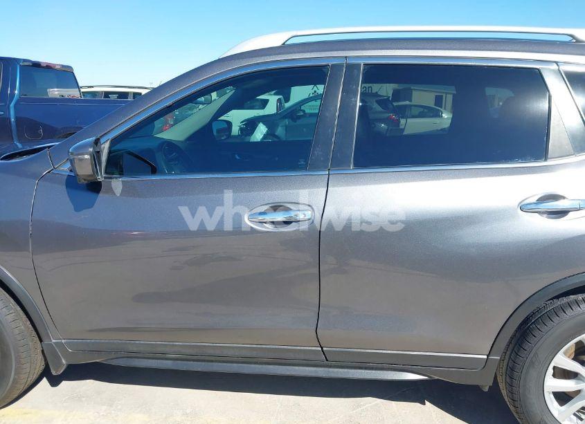 Photo 15 of 2018 Nissan Rogue SV (VIN 5N1AT2MT6JC852165)