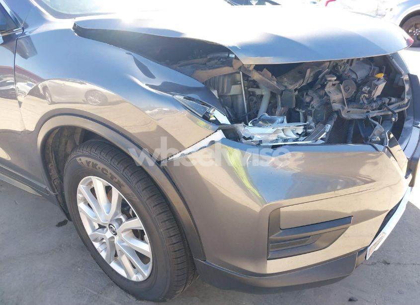 Photo 18 of 2018 Nissan Rogue SV (VIN 5N1AT2MT6JC852165)