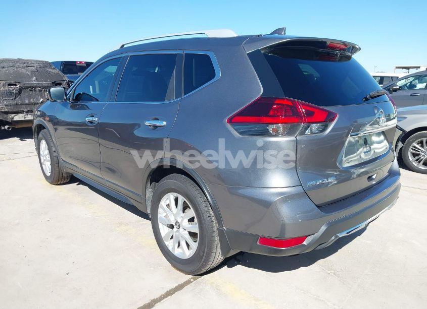 Photo 3 of 2018 Nissan Rogue SV (VIN 5N1AT2MT6JC852165)