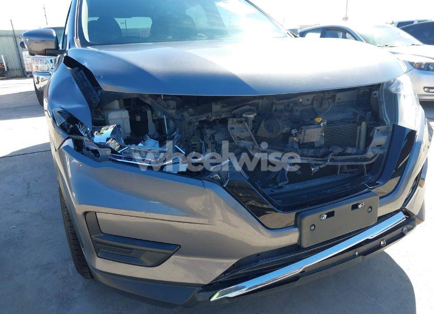 Photo 6 of 2018 Nissan Rogue SV (VIN 5N1AT2MT6JC852165)