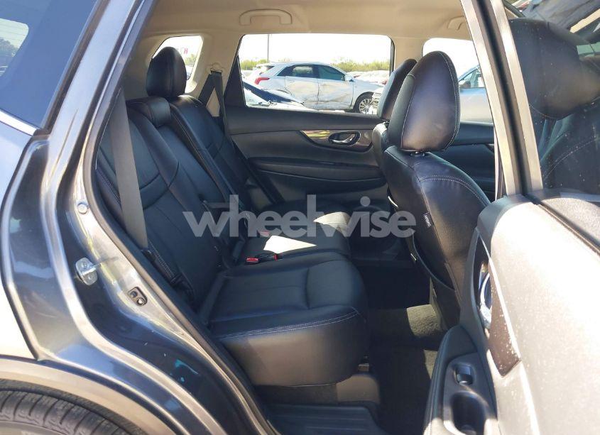 Photo 8 of 2018 Nissan Rogue SV (VIN 5N1AT2MT6JC852165)