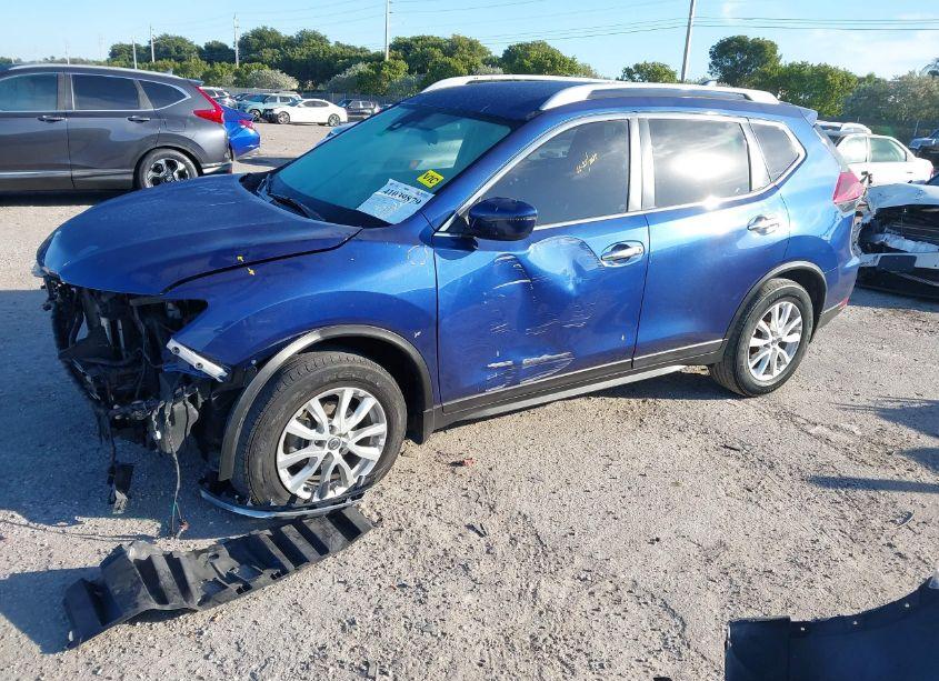 Photo 2 of 2019 Nissan Rogue SV (VIN 5N1AT2MT6KC712019)