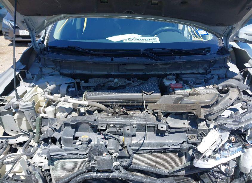 Photo 10 of 2019 Nissan Rogue S (VIN 5N1AT2MT6KC713753)