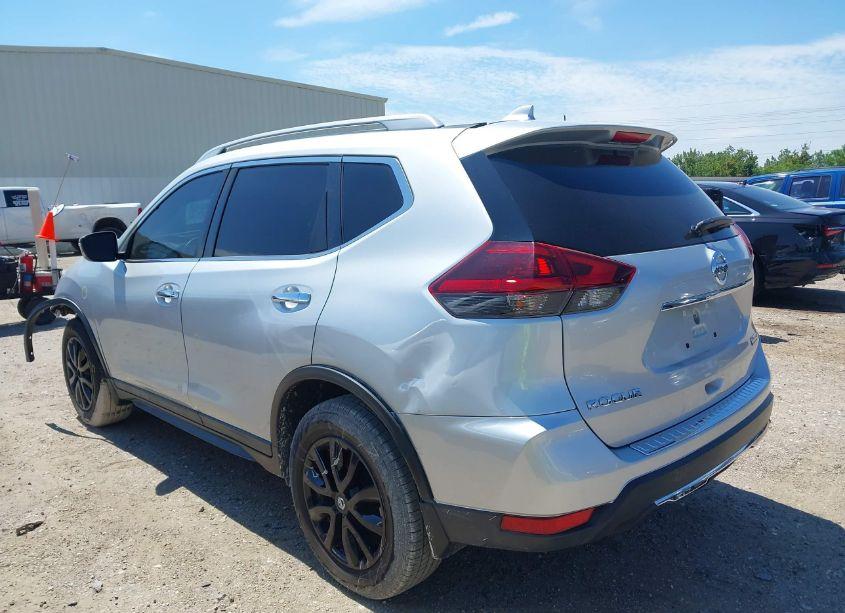 Photo 3 of 2019 Nissan Rogue S (VIN 5N1AT2MT6KC713753)