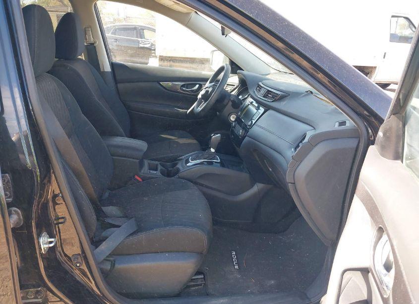 Photo 5 of 2019 Nissan Rogue S (VIN 5N1AT2MT6KC720332)