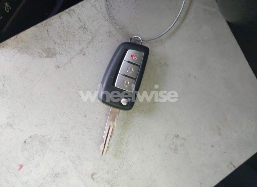 Photo 11 of 2019 Nissan Rogue S (VIN 5N1AT2MT6KC725188)