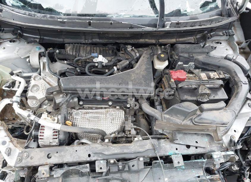 Photo 10 of 2019 Nissan Rogue SV (VIN 5N1AT2MT6KC737955)