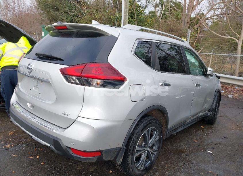 Photo 4 of 2019 Nissan Rogue SV (VIN 5N1AT2MT6KC737955)