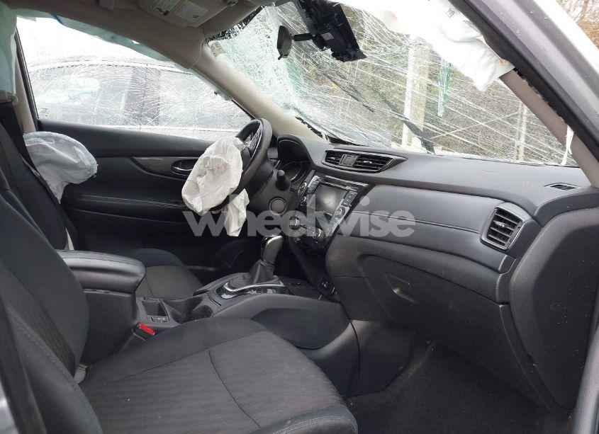 Photo 5 of 2019 Nissan Rogue SV (VIN 5N1AT2MT6KC737955)