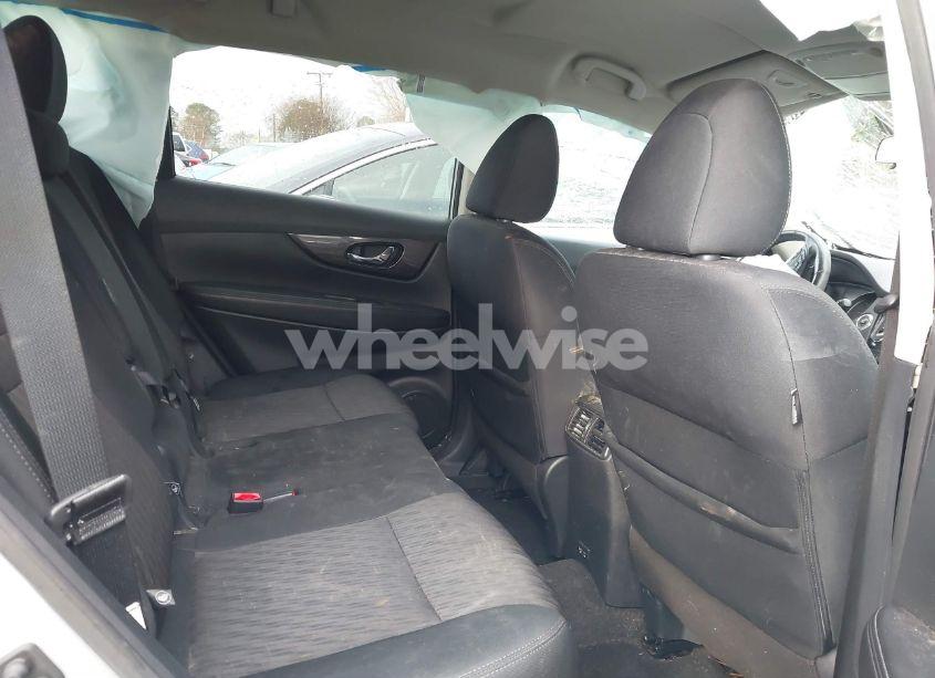 Photo 8 of 2019 Nissan Rogue SV (VIN 5N1AT2MT6KC737955)