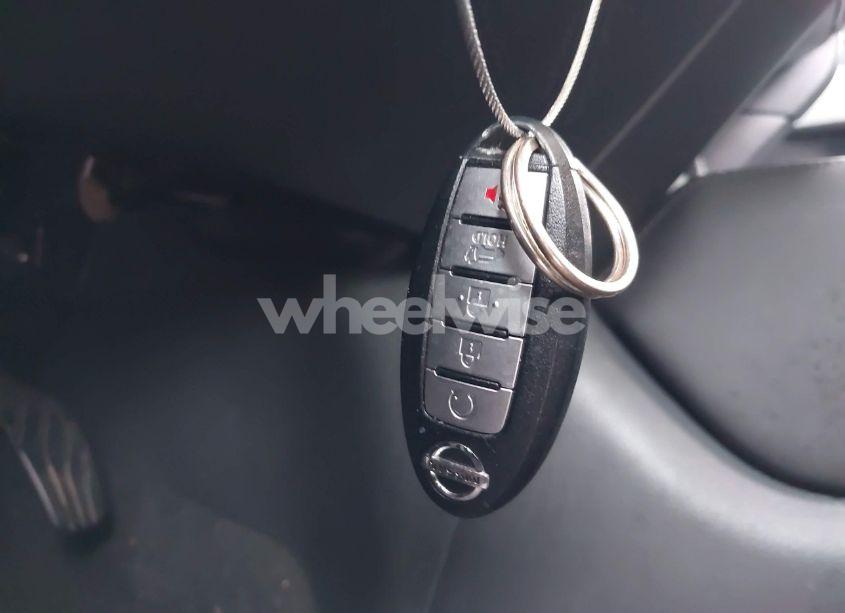 Photo 11 of 2019 Nissan Rogue SL (VIN 5N1AT2MT6KC759034)