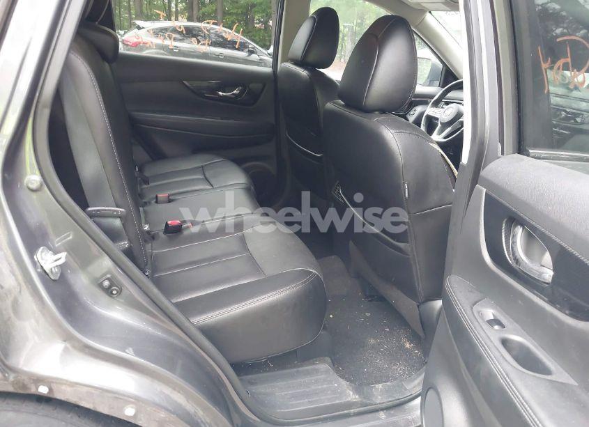 Photo 8 of 2019 Nissan Rogue SL (VIN 5N1AT2MT6KC759034)