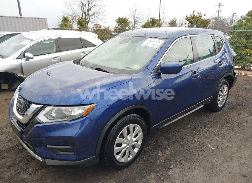 Photo 2 of 2019 Nissan Rogue S (VIN 5N1AT2MT6KC773239)