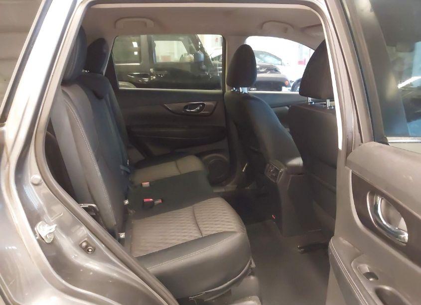 Photo 8 of 2019 Nissan Rogue SV (VIN 5N1AT2MT6KC788632)