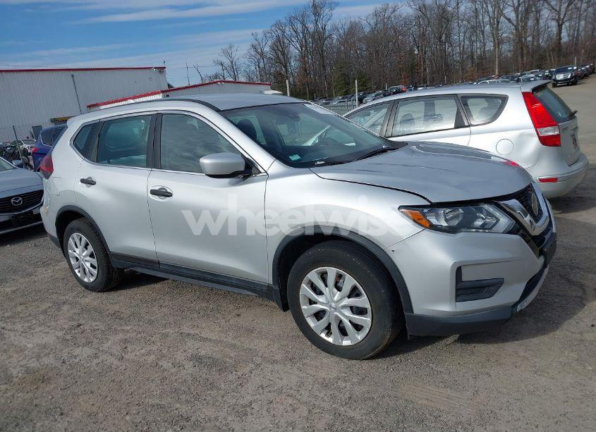 2019 Nissan Rogue S (VIN 5N1AT2MT6KC808720) main photo