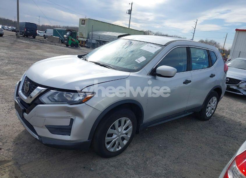 Photo 2 of 2019 Nissan Rogue S (VIN 5N1AT2MT6KC808720)