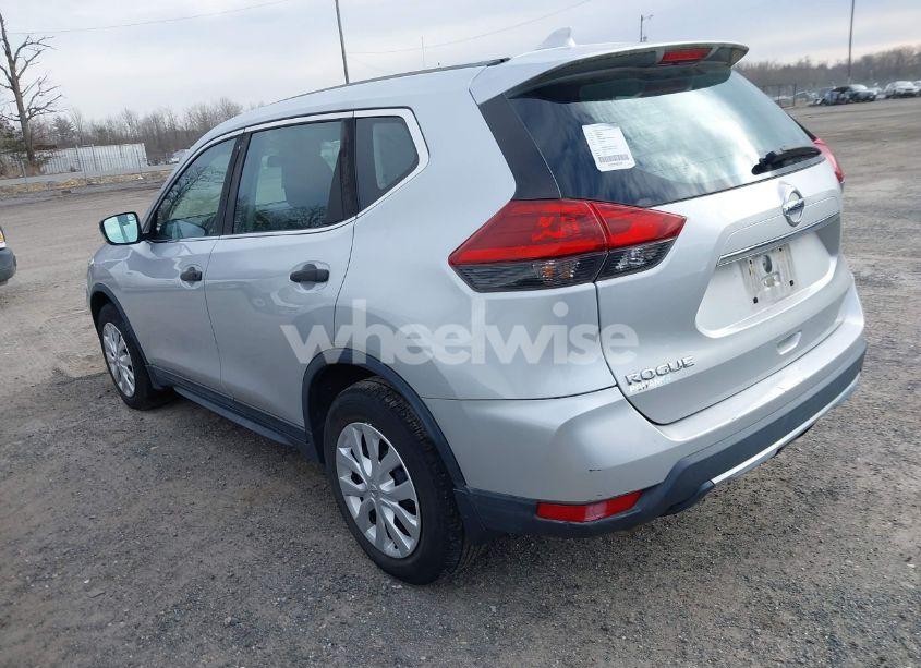 Photo 3 of 2019 Nissan Rogue S (VIN 5N1AT2MT6KC808720)