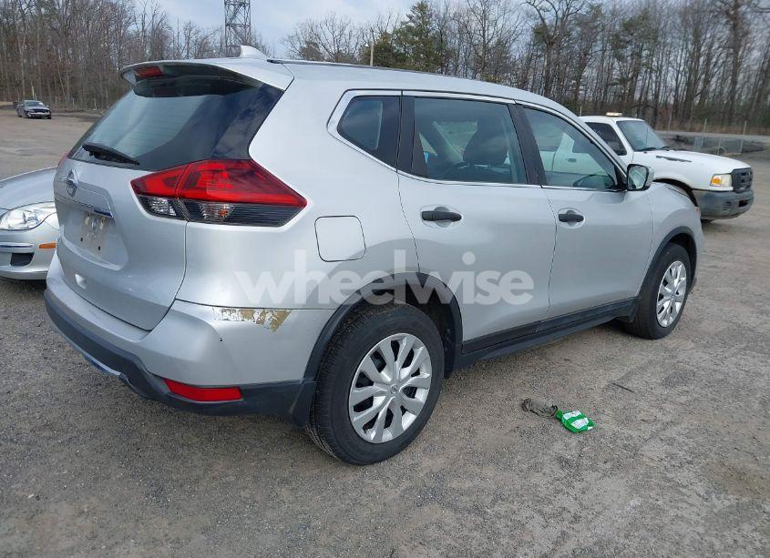 Photo 4 of 2019 Nissan Rogue S (VIN 5N1AT2MT6KC808720)