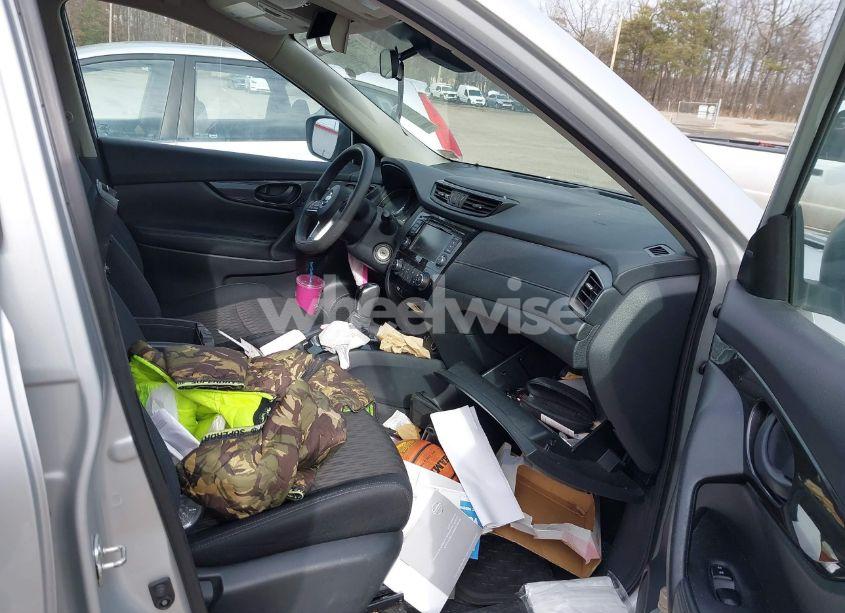 Photo 5 of 2019 Nissan Rogue S (VIN 5N1AT2MT6KC808720)