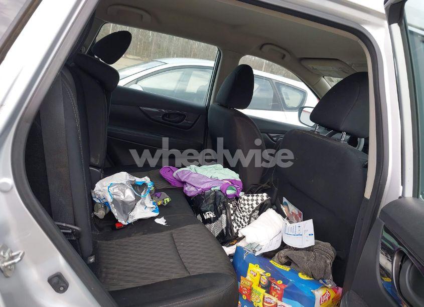 Photo 8 of 2019 Nissan Rogue S (VIN 5N1AT2MT6KC808720)