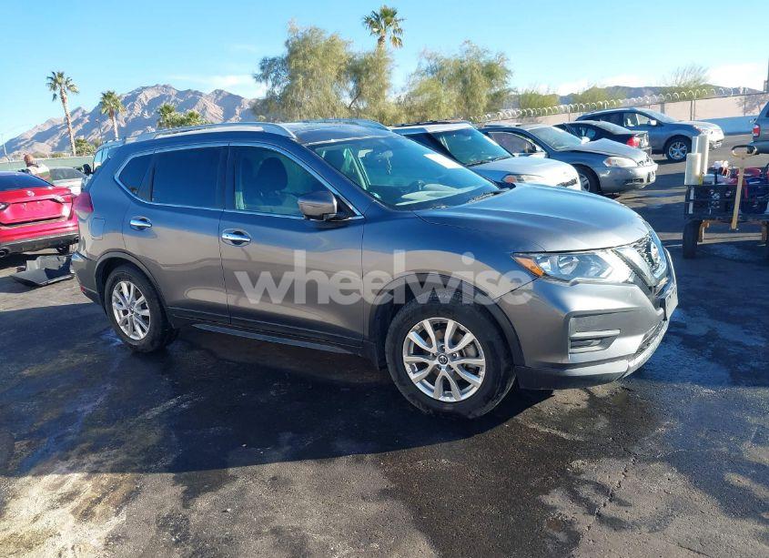 2017 Nissan Rogue SV (VIN 5N1AT2MT7HC767765) main photo