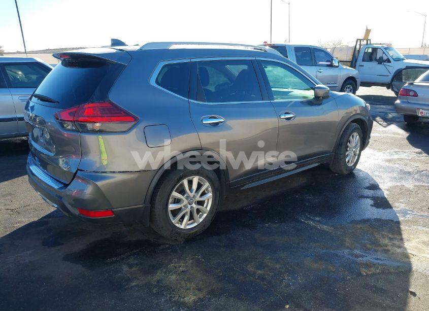 Photo 4 of 2017 Nissan Rogue SV (VIN 5N1AT2MT7HC767765)