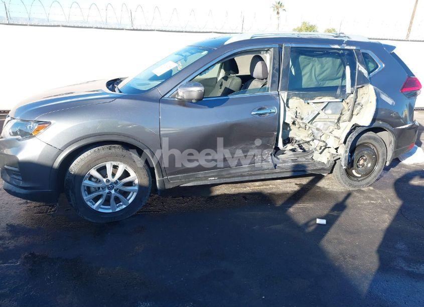 Photo 6 of 2017 Nissan Rogue SV (VIN 5N1AT2MT7HC767765)