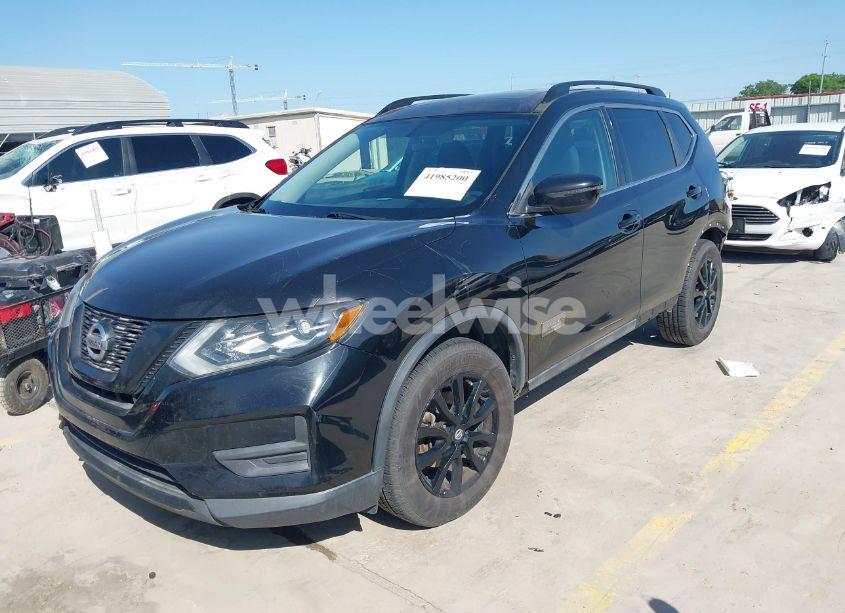 Photo 2 of 2017 Nissan Rogue SV (VIN 5N1AT2MT7HC769872)
