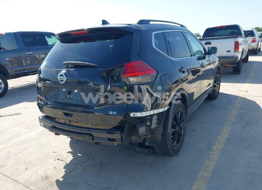 Photo 4 of 2017 Nissan Rogue SV (VIN 5N1AT2MT7HC769872)