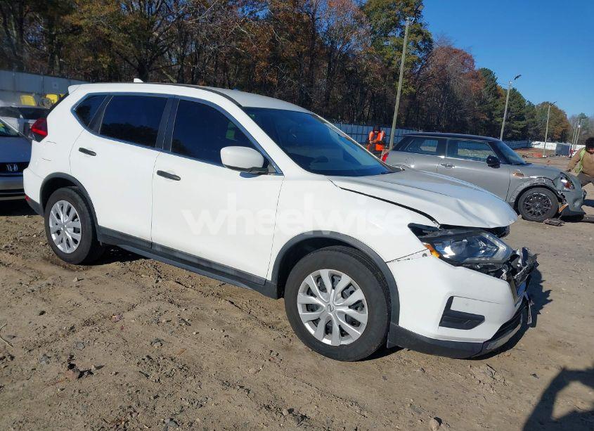 2017 Nissan Rogue S (VIN 5N1AT2MT7HC814065) main photo