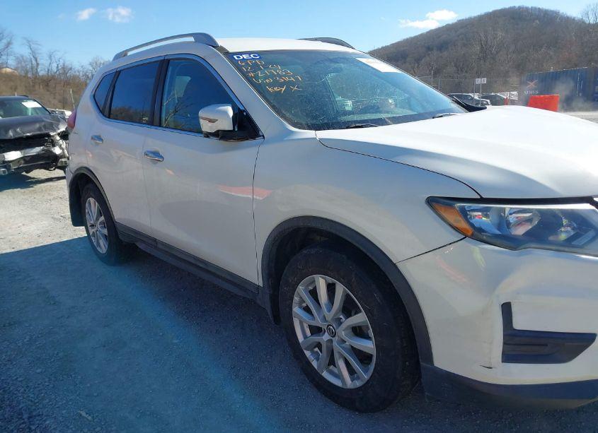 2017 Nissan Rogue SV (VIN 5N1AT2MT7HC873147) main photo