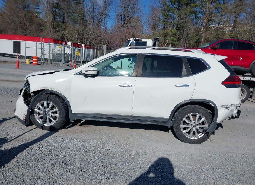 Photo 13 of 2017 Nissan Rogue SV (VIN 5N1AT2MT7HC873147)