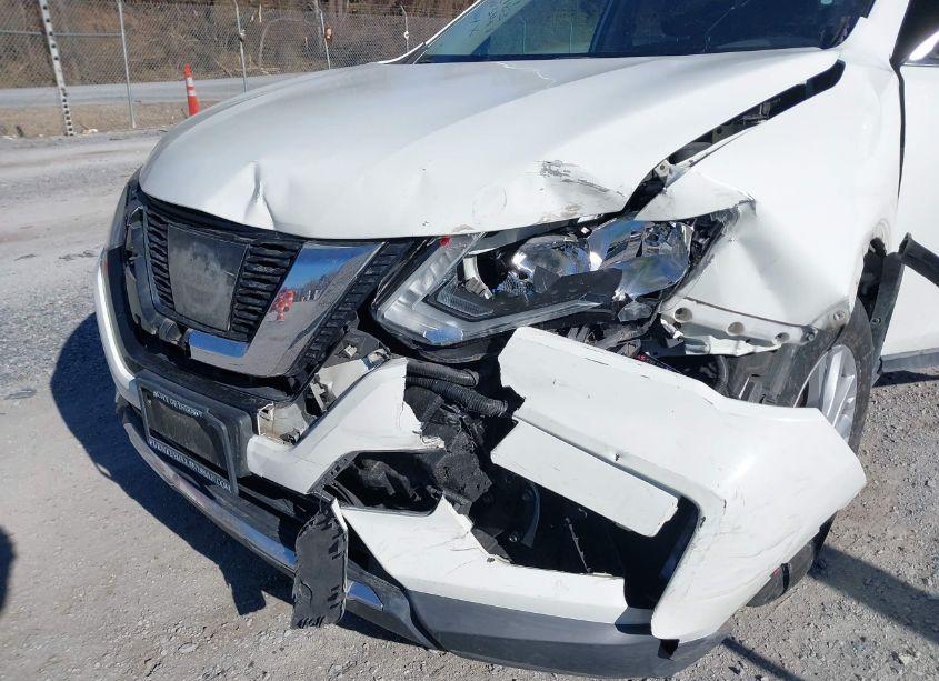 Photo 6 of 2017 Nissan Rogue SV (VIN 5N1AT2MT7HC873147)