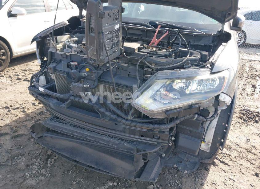 Photo 6 of 2018 Nissan Rogue S (VIN 5N1AT2MT7JC776195)