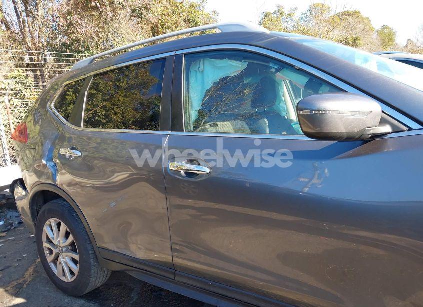 Photo 13 of 2018 Nissan Rogue SV (VIN 5N1AT2MT7JC799783)