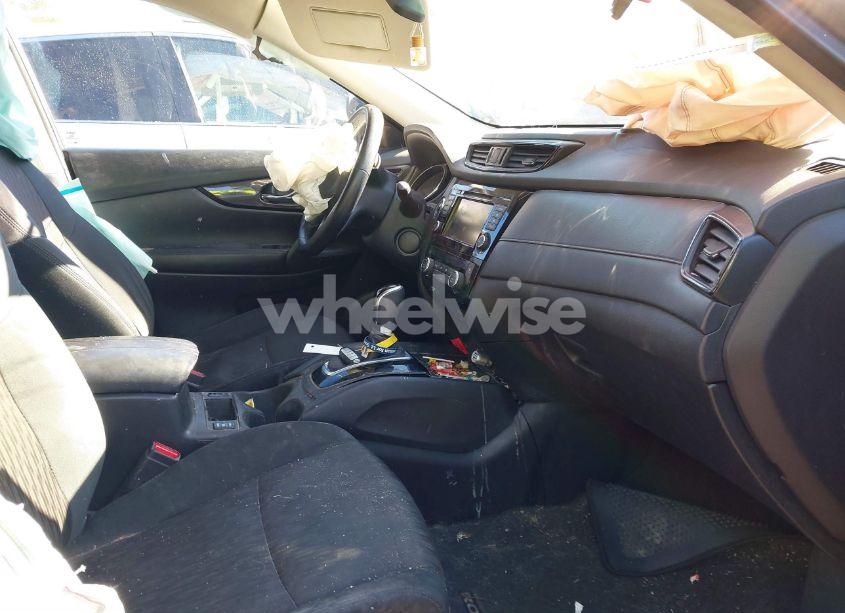 Photo 5 of 2018 Nissan Rogue SV (VIN 5N1AT2MT7JC799783)