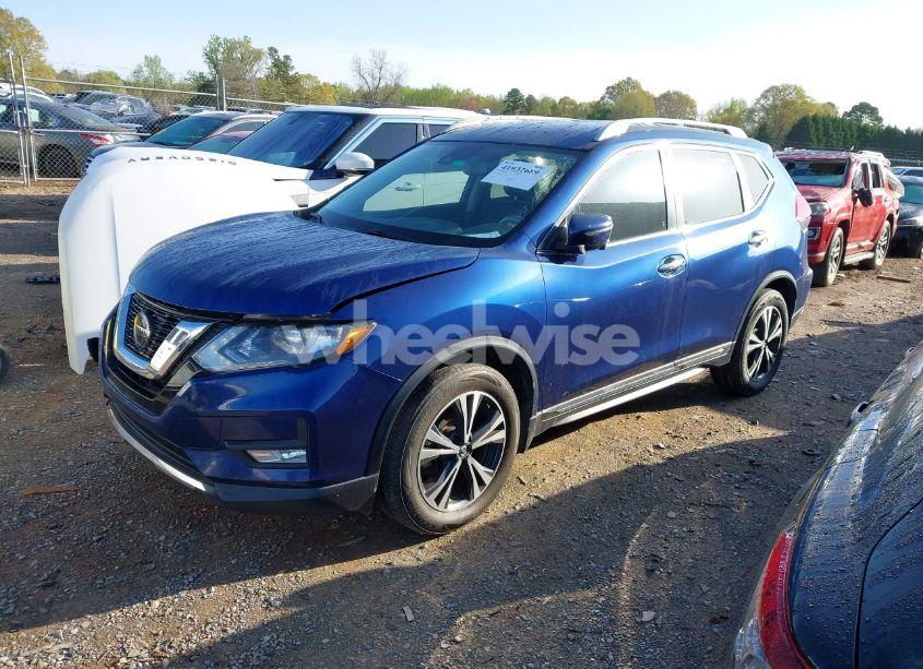 Photo 2 of 2018 Nissan Rogue SL (VIN 5N1AT2MT7JC808319)