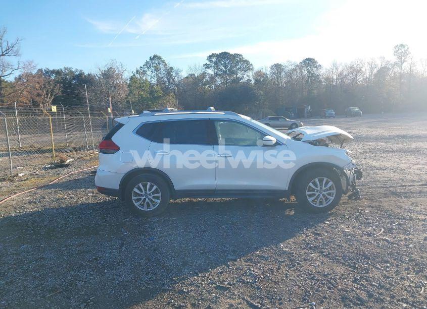 Photo 13 of 2018 Nissan Rogue SV (VIN 5N1AT2MT7JC814962)