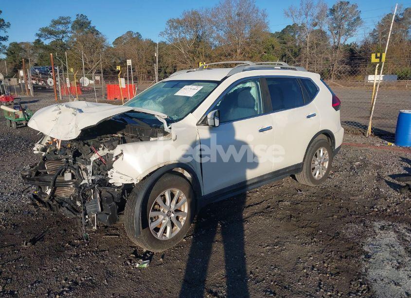 Photo 2 of 2018 Nissan Rogue SV (VIN 5N1AT2MT7JC814962)