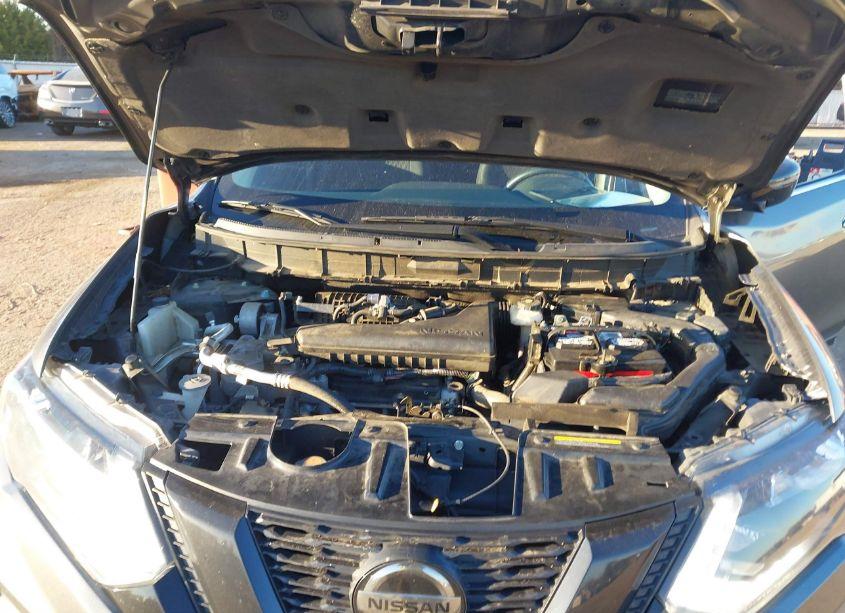 Photo 10 of 2018 Nissan Rogue SV (VIN 5N1AT2MT7JC818588)