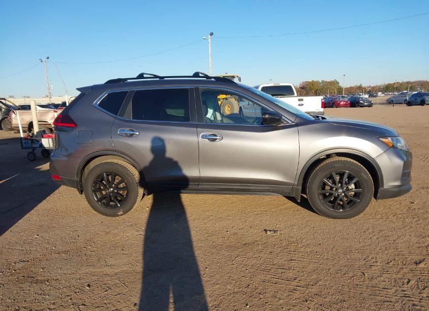 Photo 13 of 2018 Nissan Rogue SV (VIN 5N1AT2MT7JC818588)