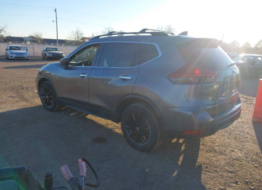 Photo 3 of 2018 Nissan Rogue SV (VIN 5N1AT2MT7JC818588)