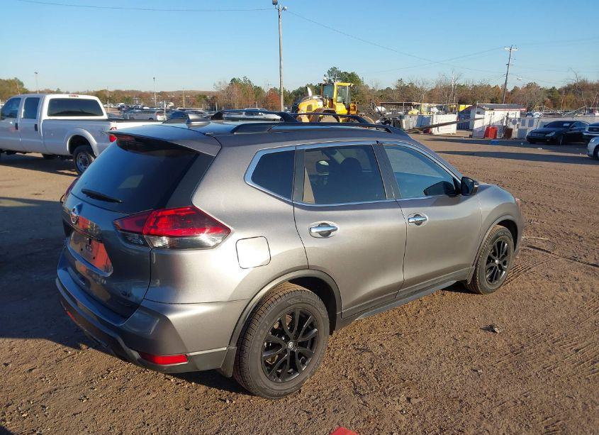 Photo 4 of 2018 Nissan Rogue SV (VIN 5N1AT2MT7JC818588)