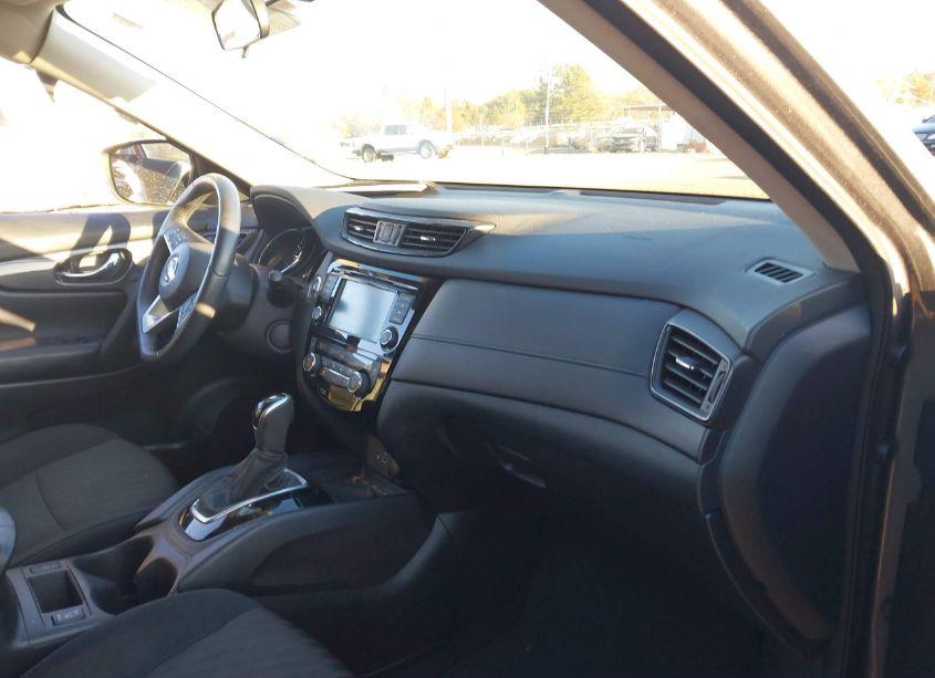 Photo 5 of 2018 Nissan Rogue SV (VIN 5N1AT2MT7JC818588)