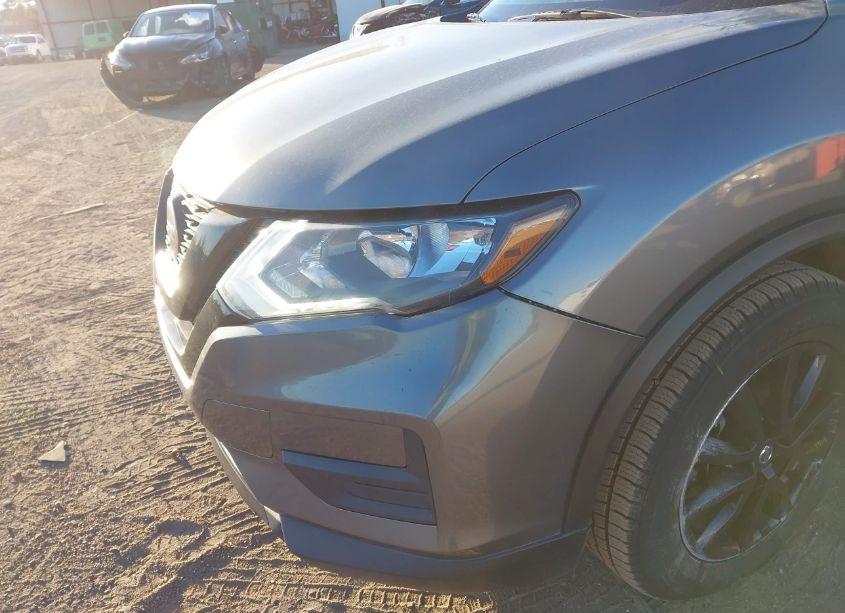 Photo 6 of 2018 Nissan Rogue SV (VIN 5N1AT2MT7JC818588)