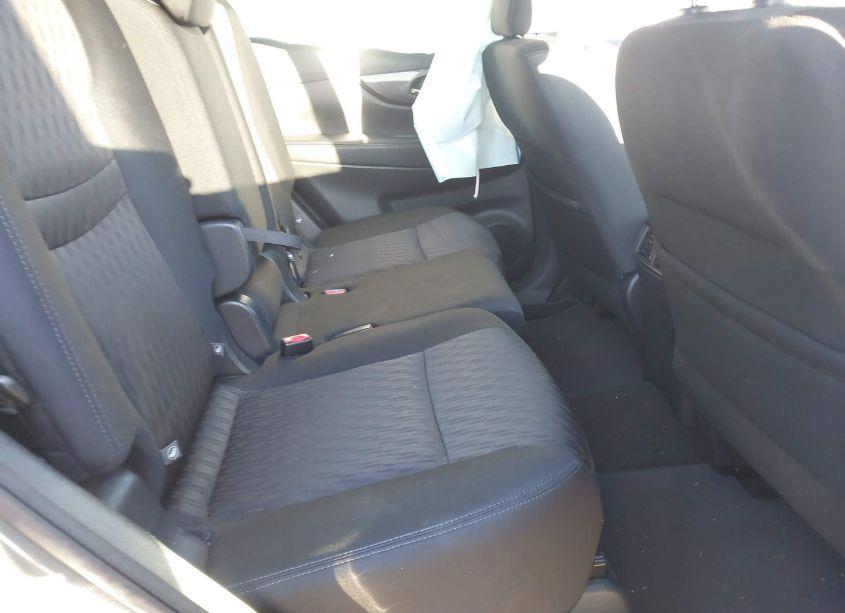 Photo 8 of 2018 Nissan Rogue SV (VIN 5N1AT2MT7JC818588)