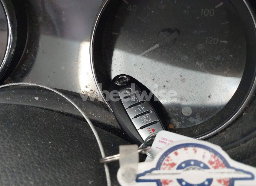 Photo 11 of 2018 Nissan Rogue SV (VIN 5N1AT2MT7JC842275)