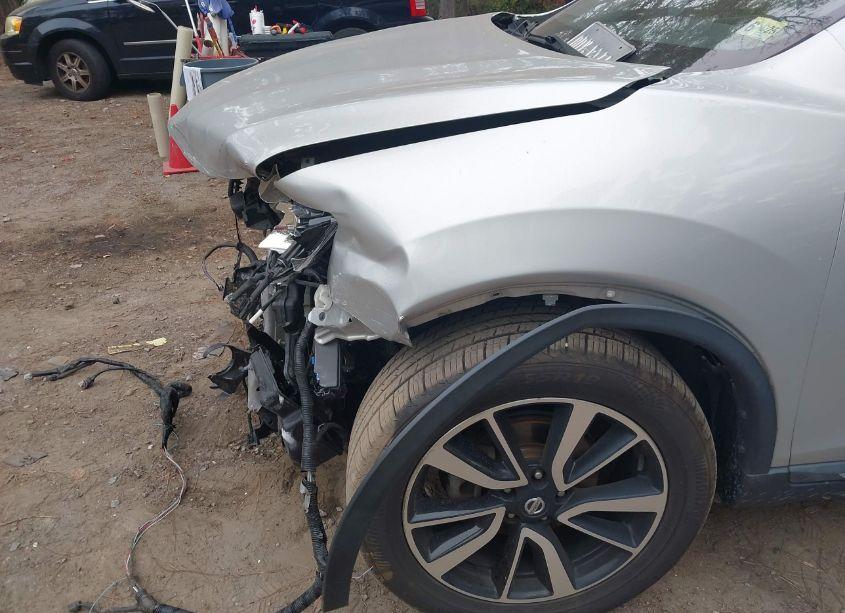 Photo 6 of 2019 Nissan Rogue SL (VIN 5N1AT2MT7KC738323)